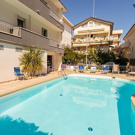 La Plata Hotel - Con Piscina 里乔内 外观 照片