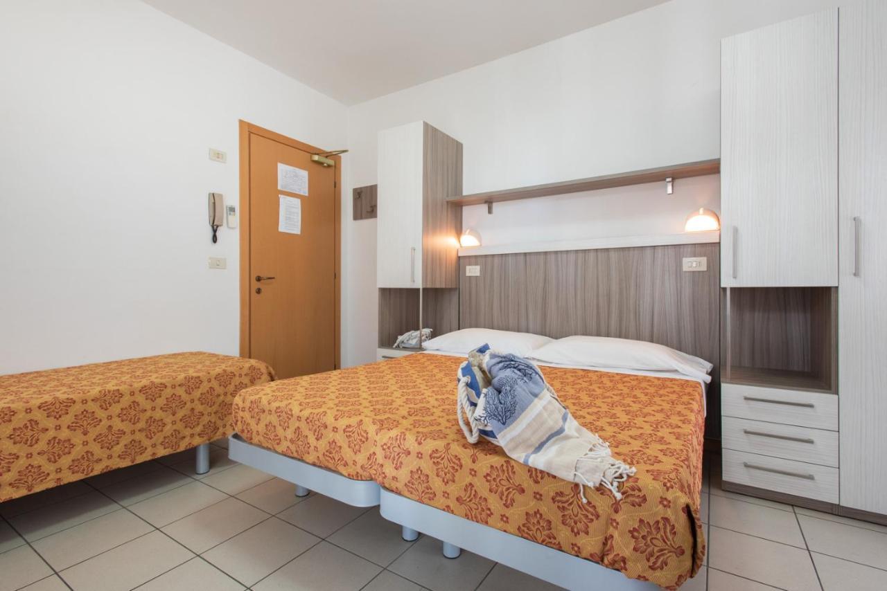 La Plata Hotel - Con Piscina 里乔内 外观 照片