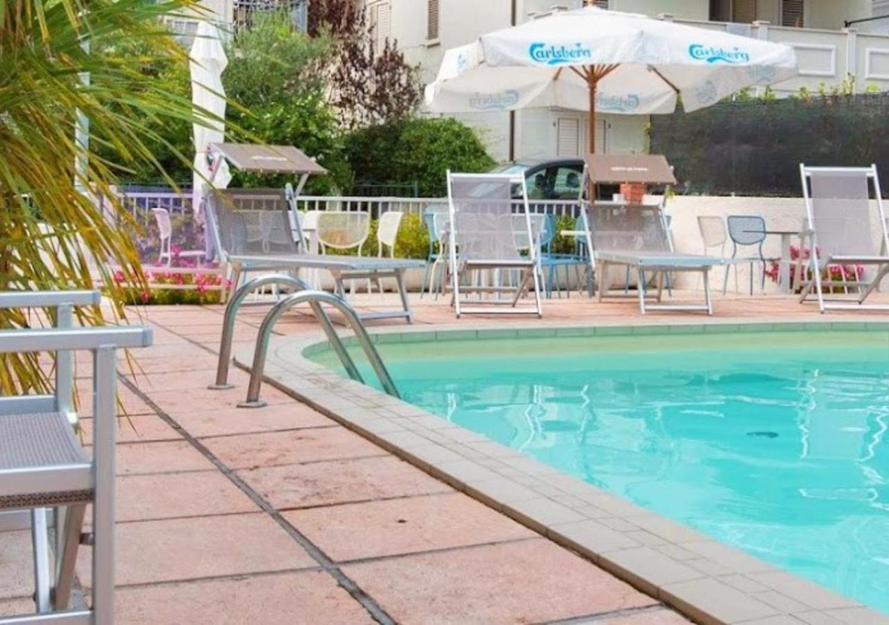 La Plata Hotel - Con Piscina 里乔内 外观 照片
