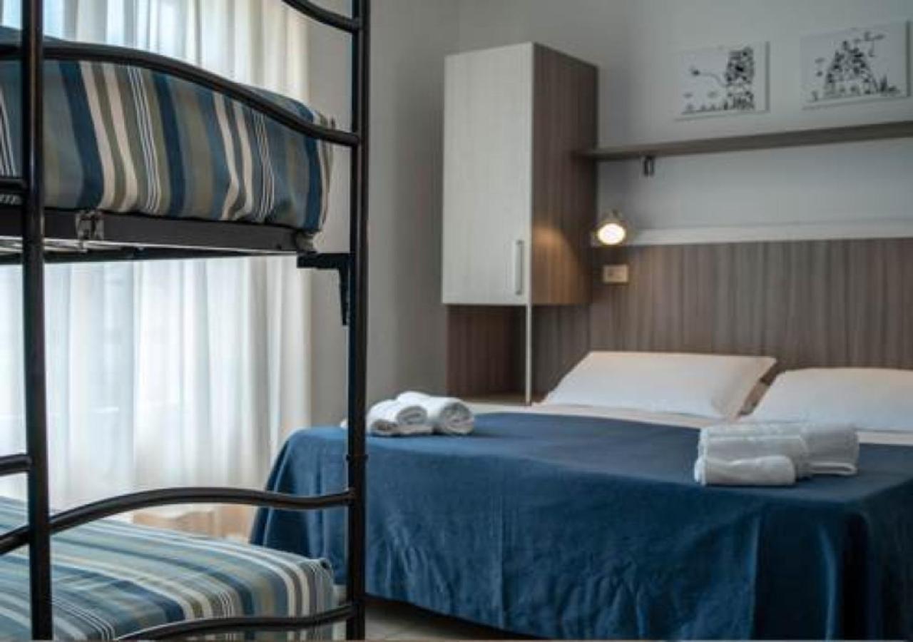 La Plata Hotel - Con Piscina 里乔内 外观 照片